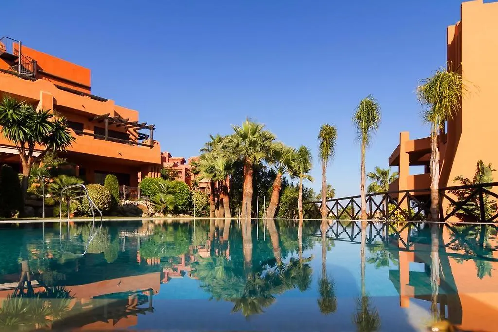 Precioso Apartamento Con Jardin Y Piscina Comunitaria Estepona