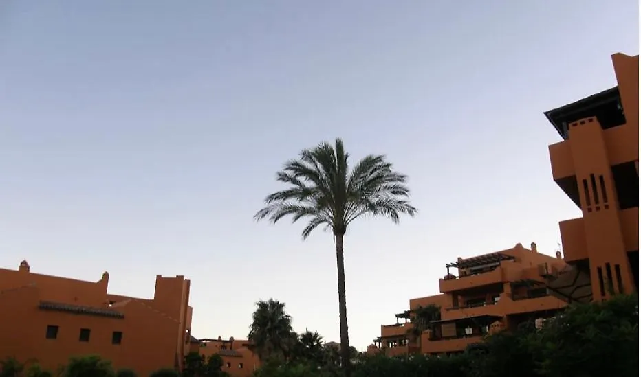 Precioso Apartamento Con Jardin Y Piscina Comunitaria Estepona Apartment
