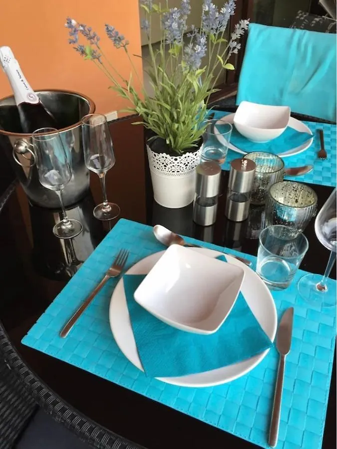 Precioso Apartamento Con Jardin Y Piscina Comunitaria Estepona 0*,  Spain
