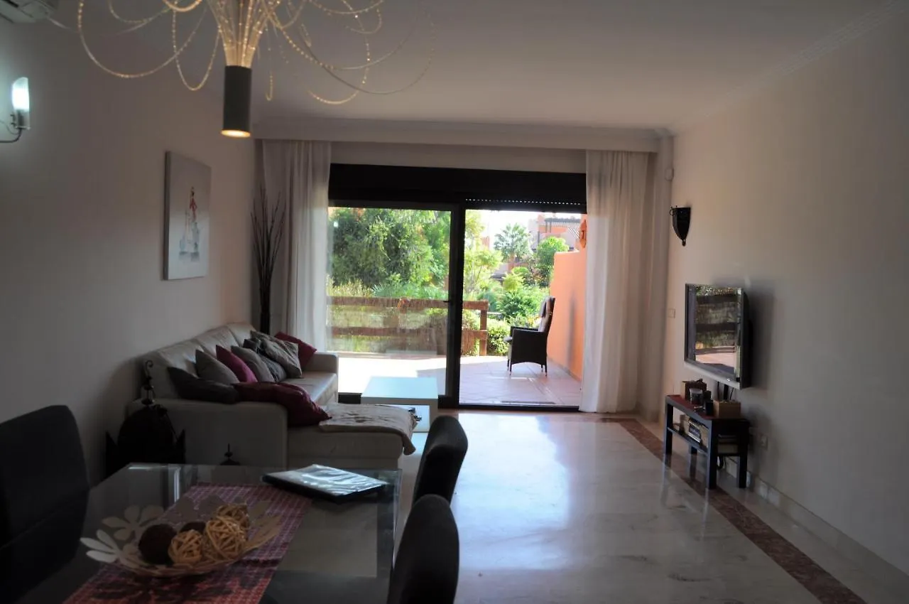 Precioso Apartamento Con Jardin Y Piscina Comunitaria Estepona 0*,  Spain