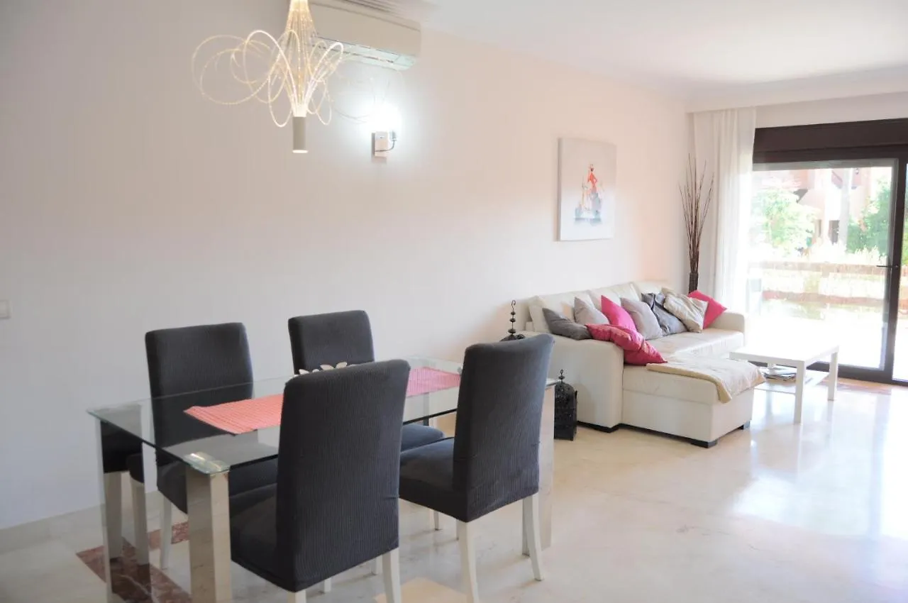 Precioso Apartamento Con Jardin Y Piscina Comunitaria Estepona Apartment