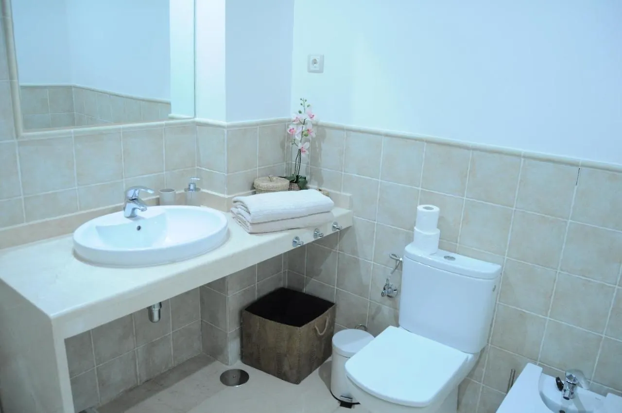 Precioso Apartamento Con Jardin Y Piscina Comunitaria Estepona