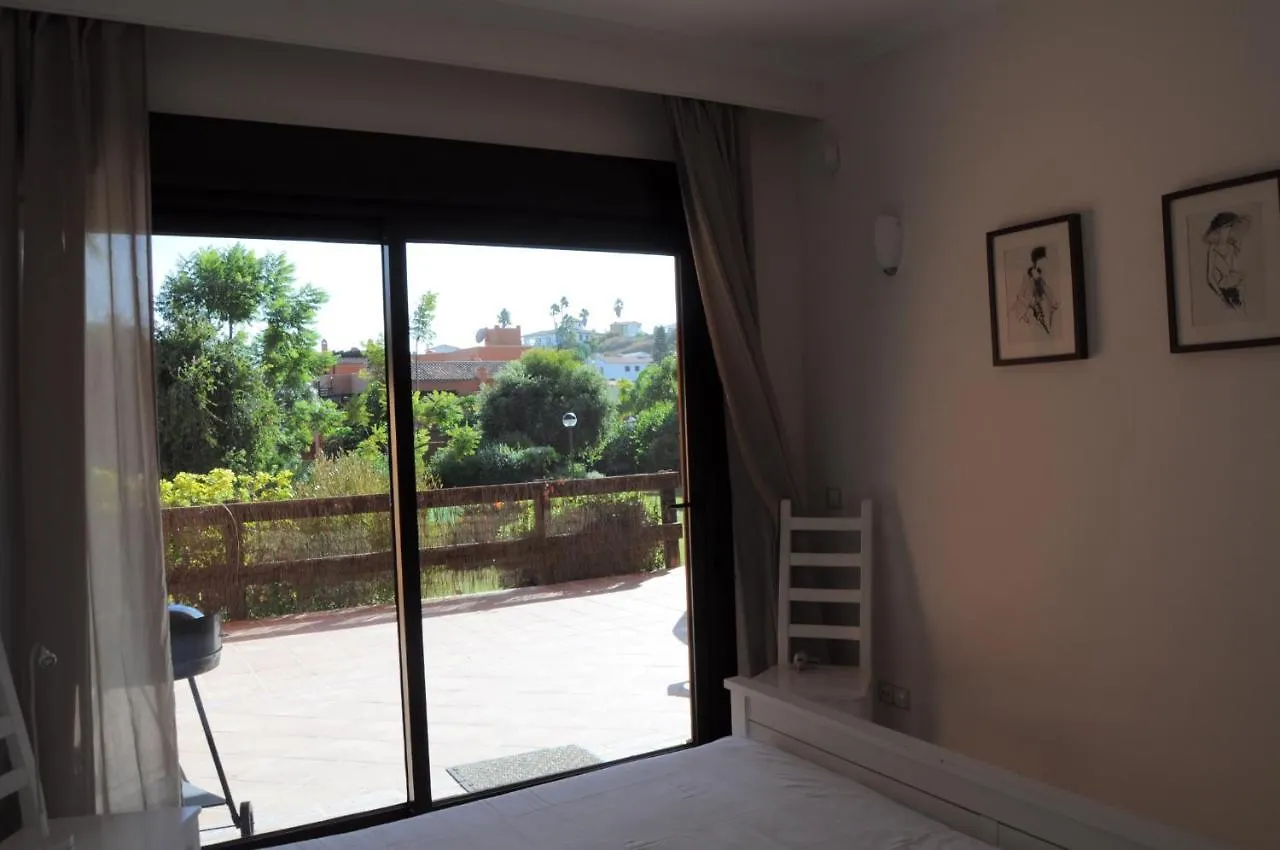 Precioso Apartamento Con Jardin Y Piscina Comunitaria 에스테포나